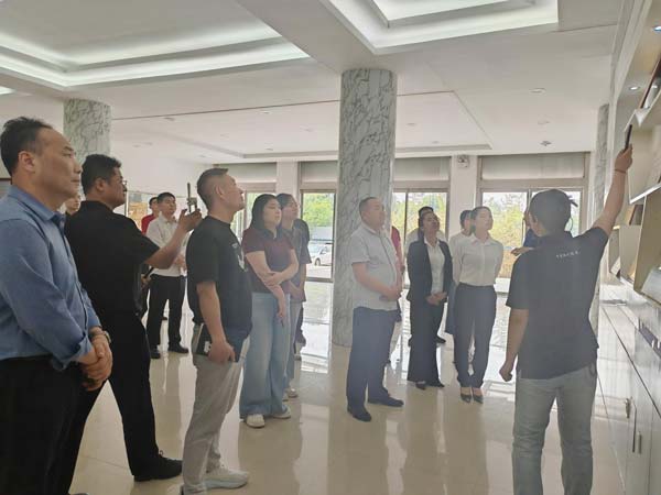 山東盛和塾棗莊分塾企業(yè)家蒞臨欣格瑞公司游學(xué)